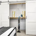Luxurious New Unit 1Bd1Ba Pool Golf Sim