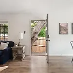 Charming 2 Bedroom Unit With Large Yard