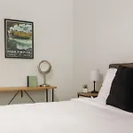 Charming 2 Bedroom Unit With Large Yard