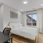 Stunning Area - 4Br Gem - 5 Mins To Dt - Sleeps 10