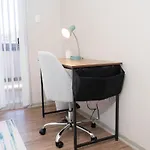 Stylish 1 Bedroom Apartment At Sola, 5 Minutes To Downtown