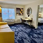 La Quinta Inn & Suites by Wyndham Austin Southwest