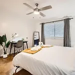 Your Cozy King Suite Getaway - Sleeps 4 - Pool, Prkg