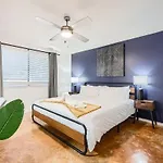 Your Cozy King Suite Getaway - Sleeps 4 - Pool, Prkg