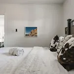 Modern Atx Escape - Walks To Lake, Spacious, King Bed