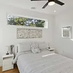 Bright & Airy 3Br - Perfect Location And Balcony