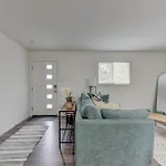 Soco So Cool Condo - Bbq Patio & Garden Area