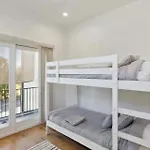 Bright & Airy 3Br - Perfect Location And Balcony