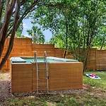 City Escape Austingetaway Seasonal Pool