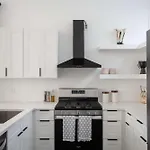 Modern Home Near The University Of Texas