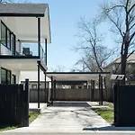 Modern Home Near The University Of Texas