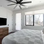 Modern Home Near The University Of Texas