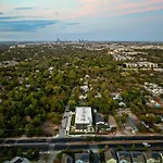 Upstay Newly Renovated Apartment Near Soco