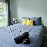 Homey 2Br Home Near Dt & Airport