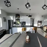 Game Day Penthouse Steps From Ut Sports