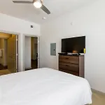 6Th Street Exclusives By Yourent