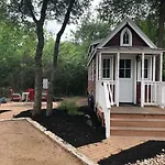 Austin\'S Original Tiny Home Hotel/ Oak Forest
