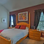 Chic Villa With Infinity Pool 10 Mi To Downtown!