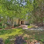 Chic Villa With Infinity Pool 10 Mi To Downtown!