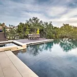 Chic Villa With Infinity Pool 10 Mi To Downtown!