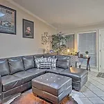 Modern Austin Condo With Pool Less Than 5 Mi To Downtown!