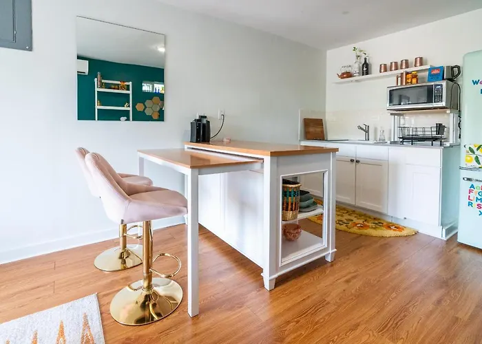 Artsy, Private Gem Near Iconic South Congress