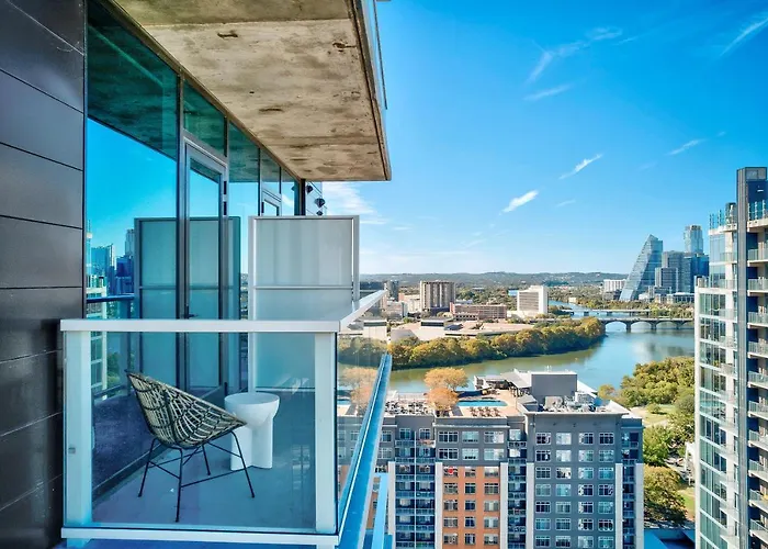 Upscale Rainey St Condo Homes - Peloton, Gym, Rooftop Pool, Wifi Included