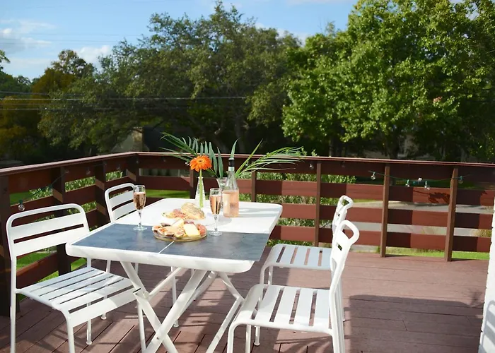Quiet Mid Century Modern Retreat With Patio And Yard By Lodgewell