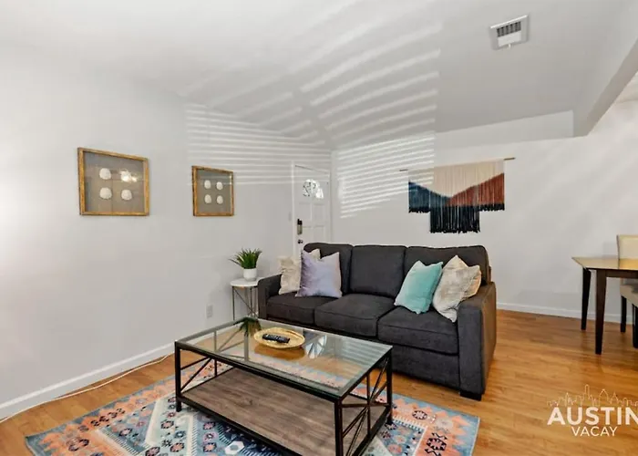 Nice Quiet Downtown Apt Pool Free Parking