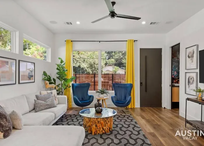Modern Luxury Home - Minutes From Lady Bird Lake