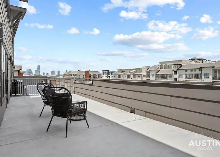 Balcony Views And Ideal West Campus Austin Location