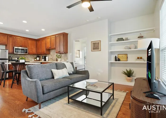 Beautiful King Accommodations, Luxury Linen, And Washer And Dryer