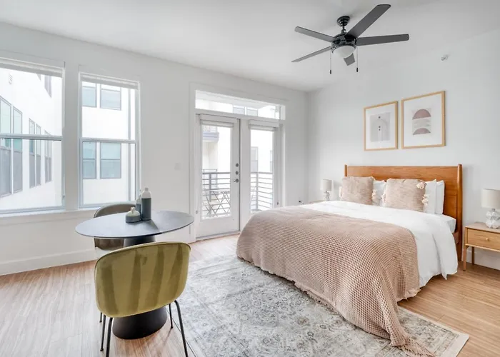 East Austin Studio W Pool Gym Wd Nr Nightlife Atx-152