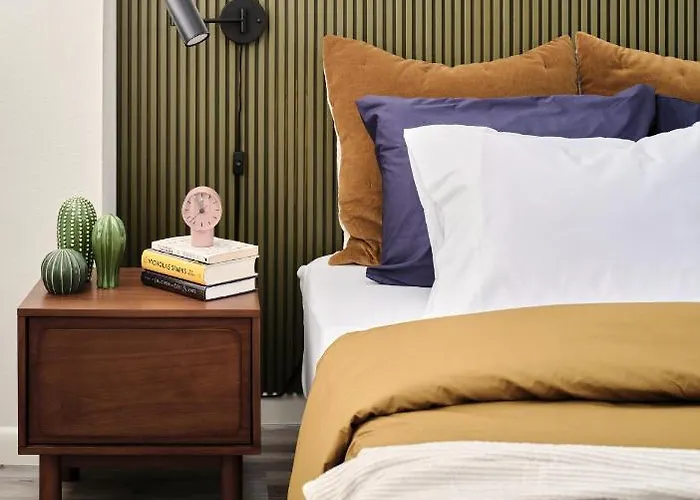 Midcentury Couples Designer Loft - Casa Tuya