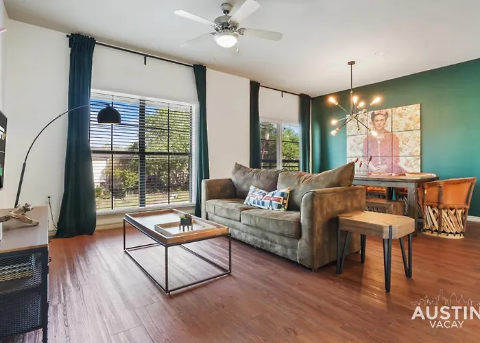 Stylish 4Br With Smart Tv And Free Garage Parking