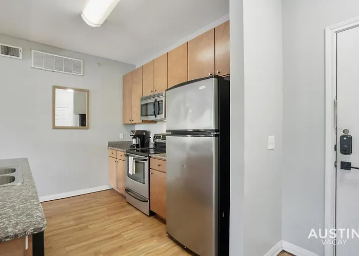 Close To It All In West Campus 2Br W Free Parking