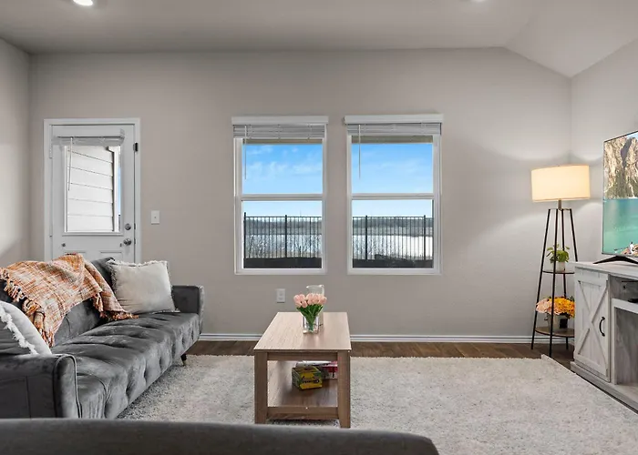 @ Marbella Lane - Amazing 4Br Lakeview Home