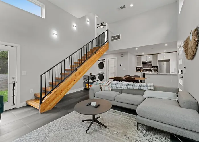 East Austin Home With In-Law Suite Plus Office And Fast Wifi