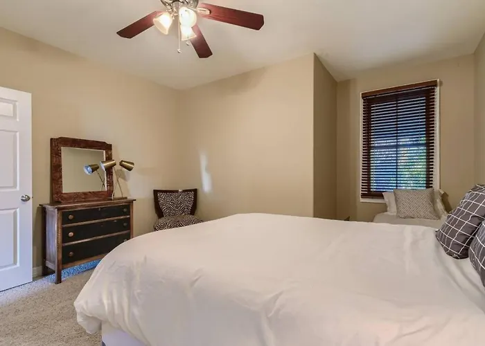 Warm Suburban 3Br Townhome Near Dt