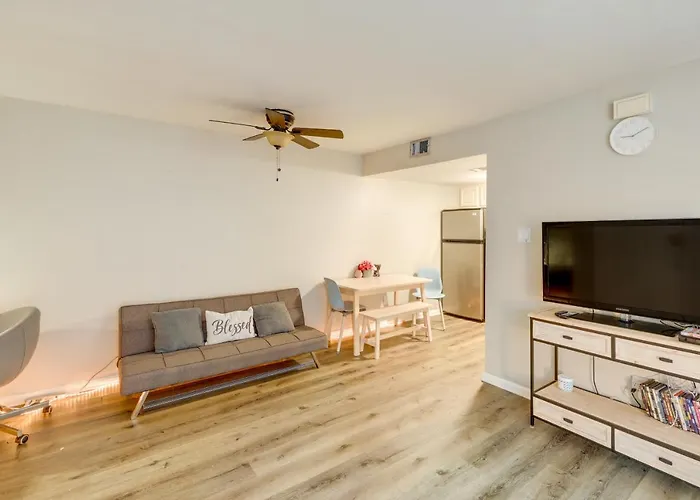 Pet-Friendly Austin Condo With Pool, Near Downtown