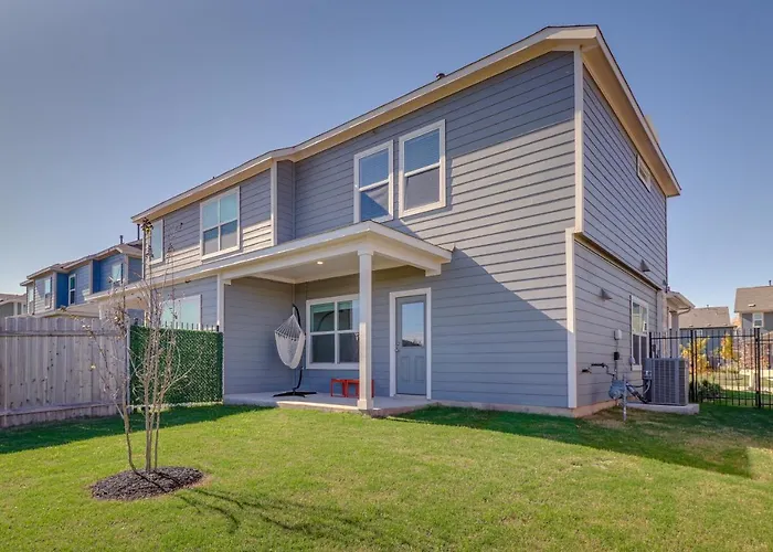 Quiet Home With Fenced Yard 12 Mi To Downtown Austin