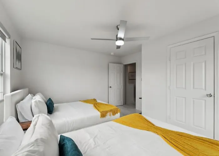 Modern Central East Austin 4Br Gem