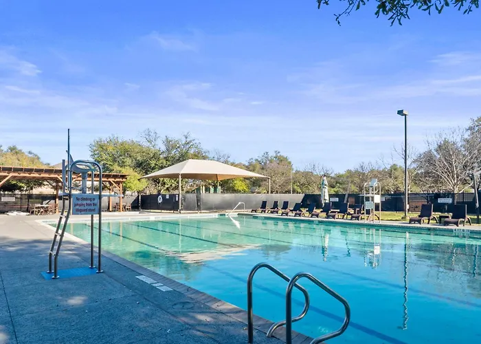 Luxury 5Br, 3Ba Austin Retreat ~ Pool~ Parking