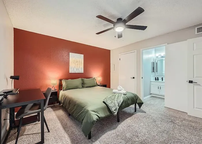 Your Chill 2B Getaway - 10Min To Dtwn - W/D, Pool, Prkg