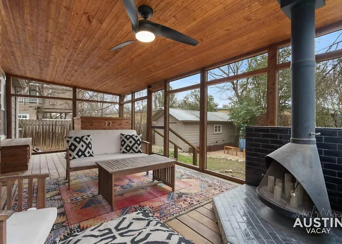 Elegant Escape Gourmet Kitchen And Outdoor Living