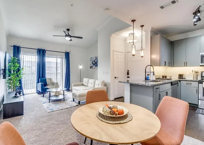 Luxury 2 Bed Room Apt- Home Away From Home