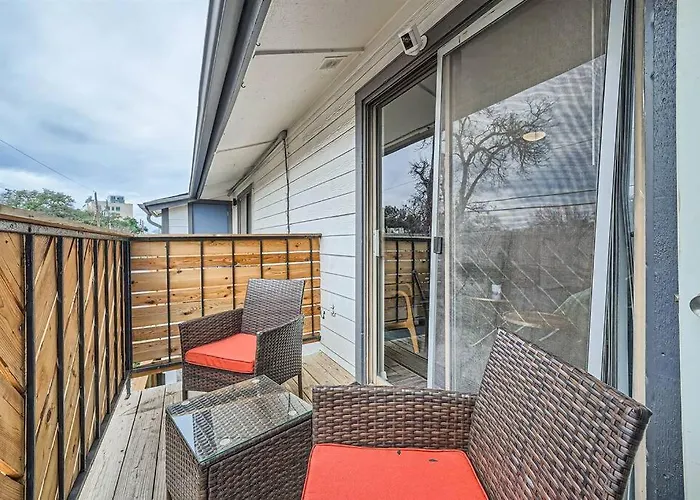 Your Modern 2B Getaway - W/D, Pool, Prkg - 10Min To Dtwn