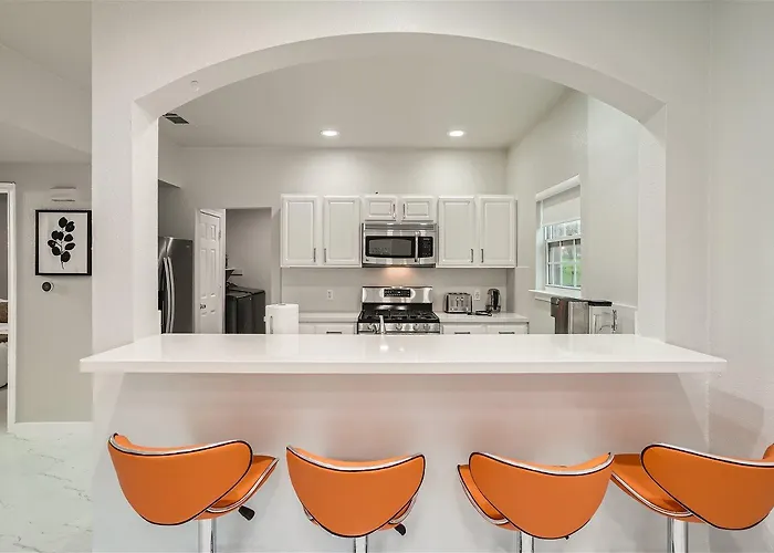 Chic 8Br Retreat Central East Austin For Large Groups