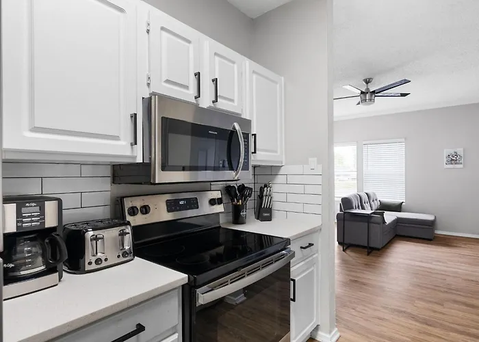 Updated 1Br Condo With Community Pool Near The Domain