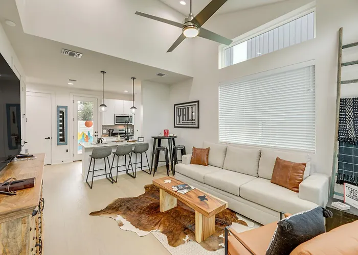 Modern Austin Retreat With Heated Cowboy Pool!
